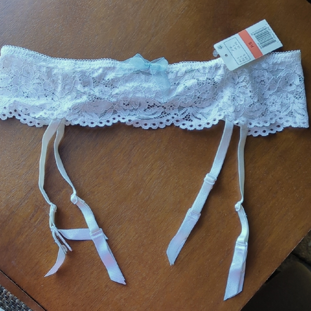 New With Tags! White Garter Belt Sz XS-M